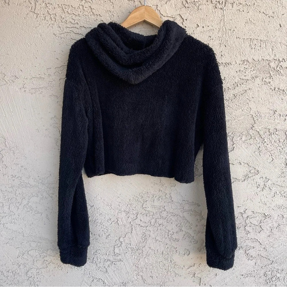 Favlux Black Fuzzy Teddy Pullover Cropped Hoodie Sweatshirt Women's Size Large - Picture 2 of 3